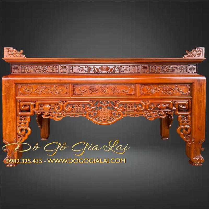 Mẫu bàn thờ gia tiên truyền thống bằng gỗ tự nhiên, chạm khắc tinh xảo, đặt trong không gian trang nghiêm